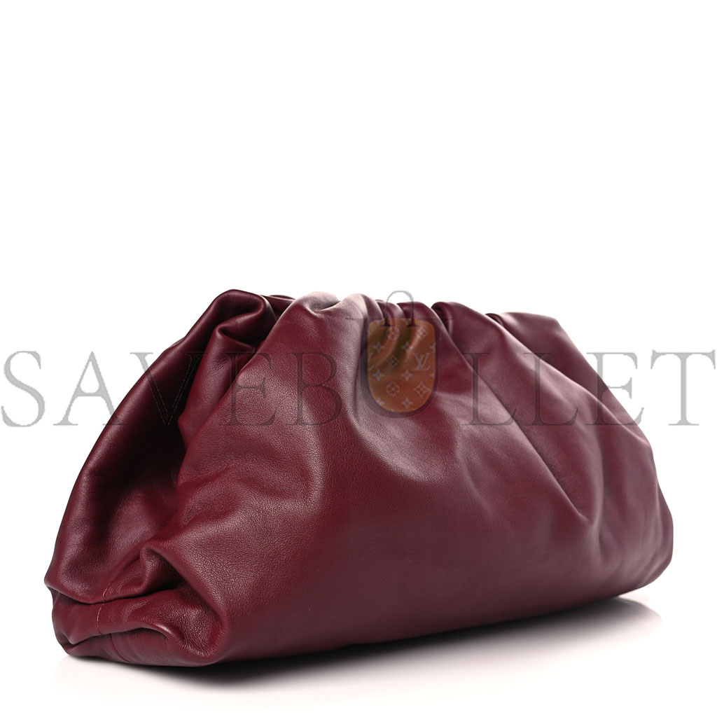 BOTTEGA VENETA SMOOTH BUTTER CALF THE POUCH OVERSIZED CLUTCH BORDEAUX (37*21*8cm) BOTTEGA VENETA SMOOTH BUTTER CALF THE POUCH OVERSIZED CLUTCH BORDEAUX (37*21*8cm)
